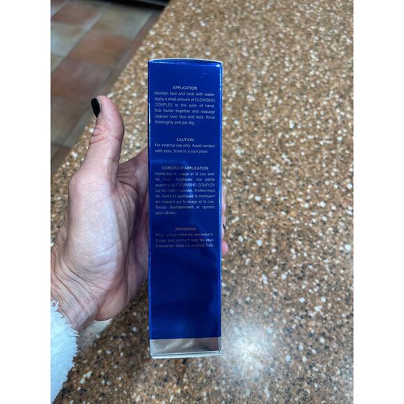 Innovative, skincare clinical cleansing complex - Picture 3 of 8